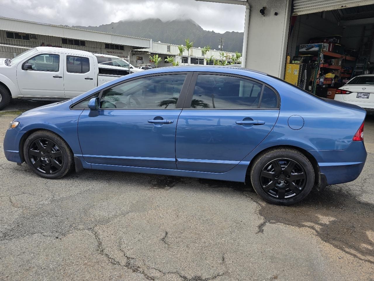 Honda Civic LX Sedan 5-Speed AT 2010