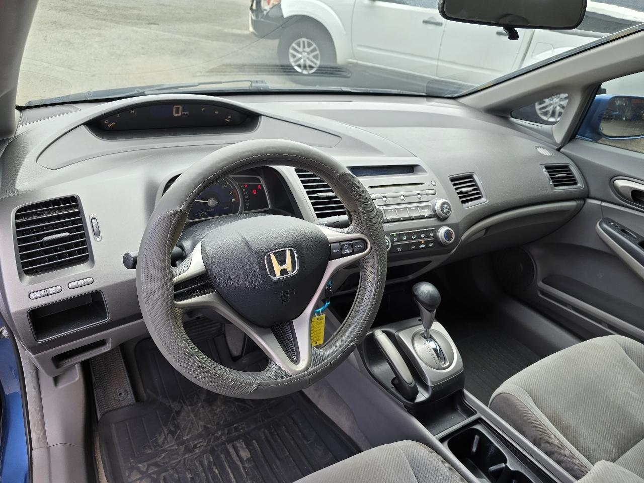 Honda Civic LX Sedan 5-Speed AT 2010