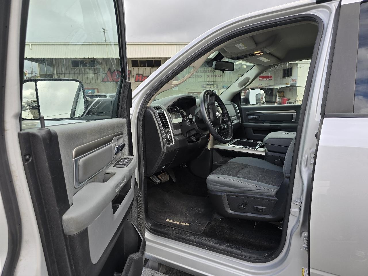 RAM 1500 SLT Crew Cab SWB 4WD 2013