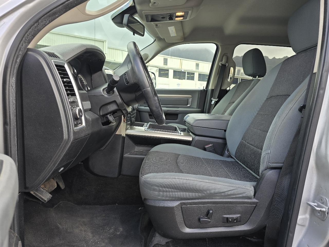 RAM 1500 SLT Crew Cab SWB 4WD 2013