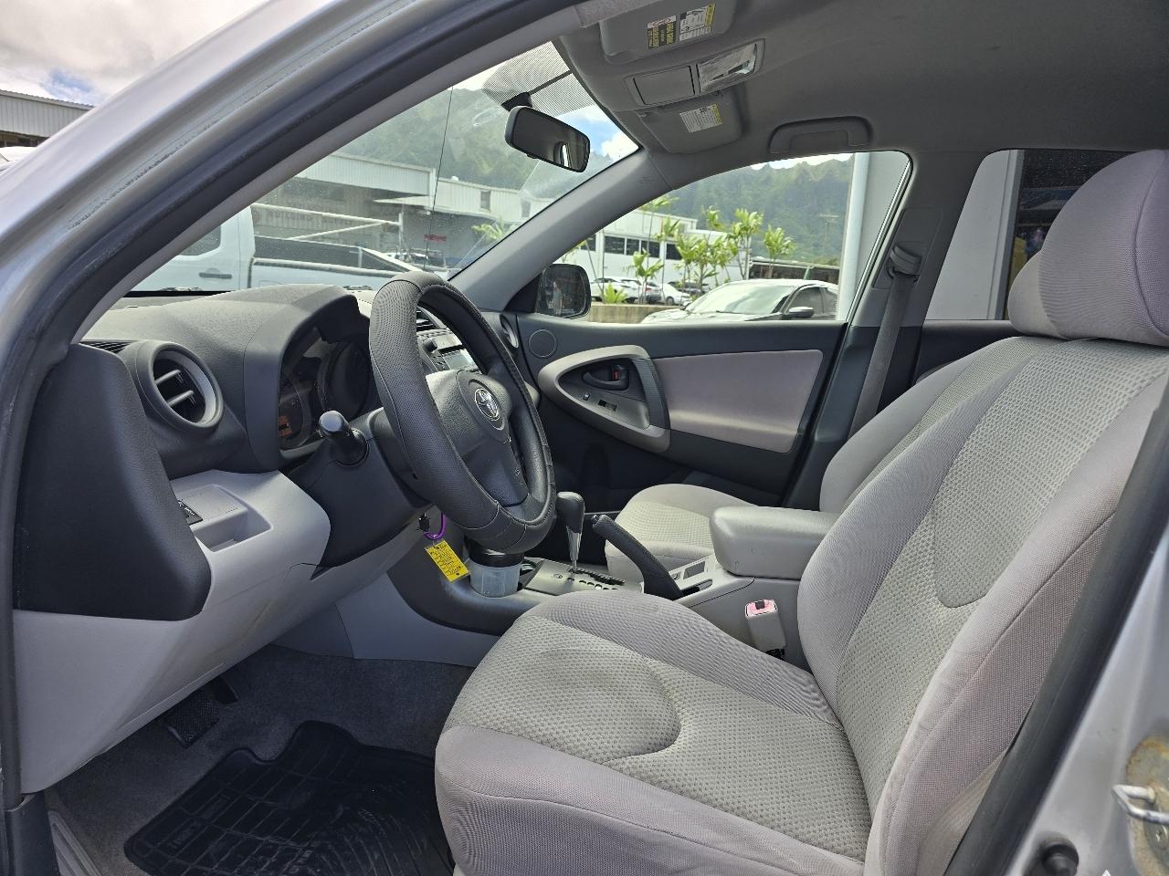 Toyota RAV4 Base V6 2WD 2007