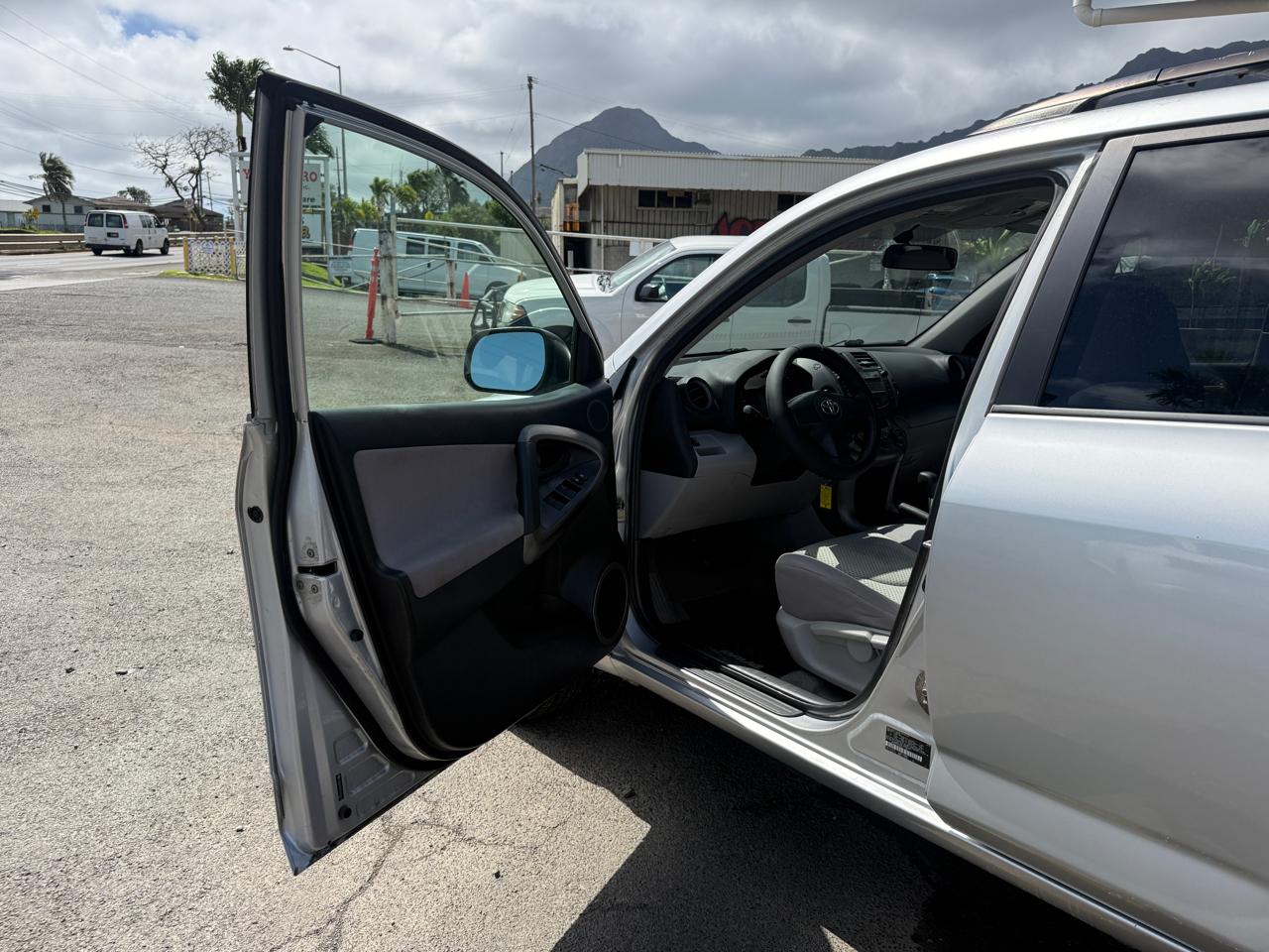 Toyota RAV4 Base V6 2WD 2007