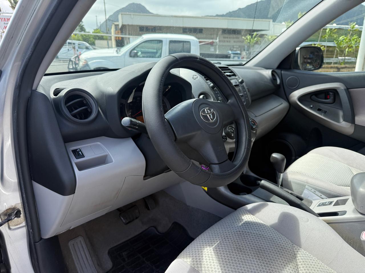 Toyota RAV4 Base V6 2WD 2007