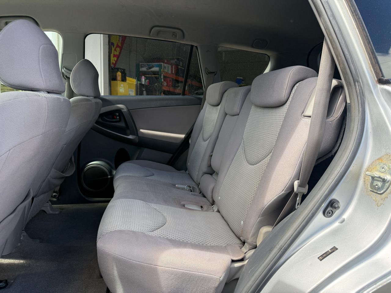 Toyota RAV4 Base V6 2WD 2007