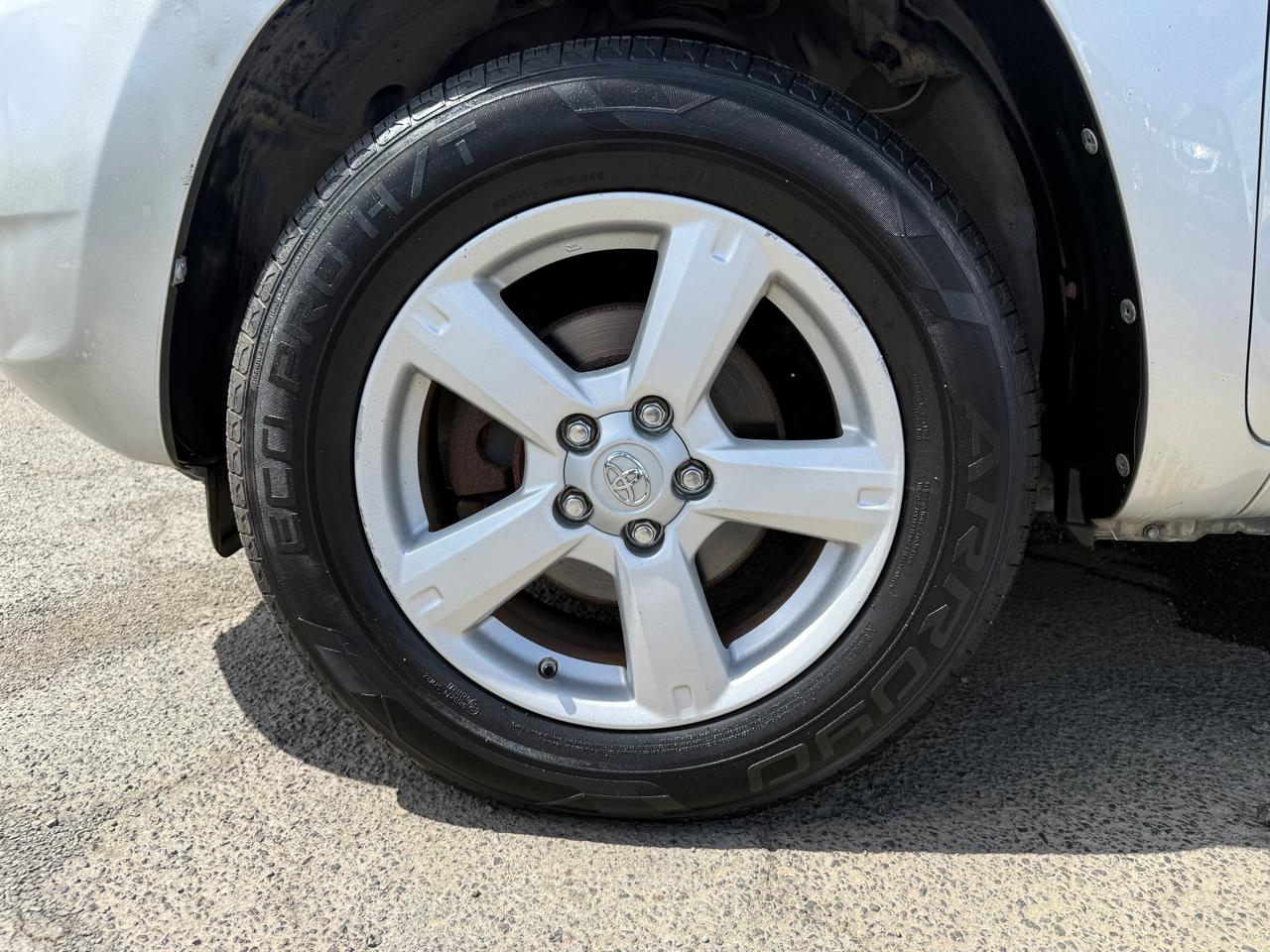 Toyota RAV4 Base V6 2WD 2007