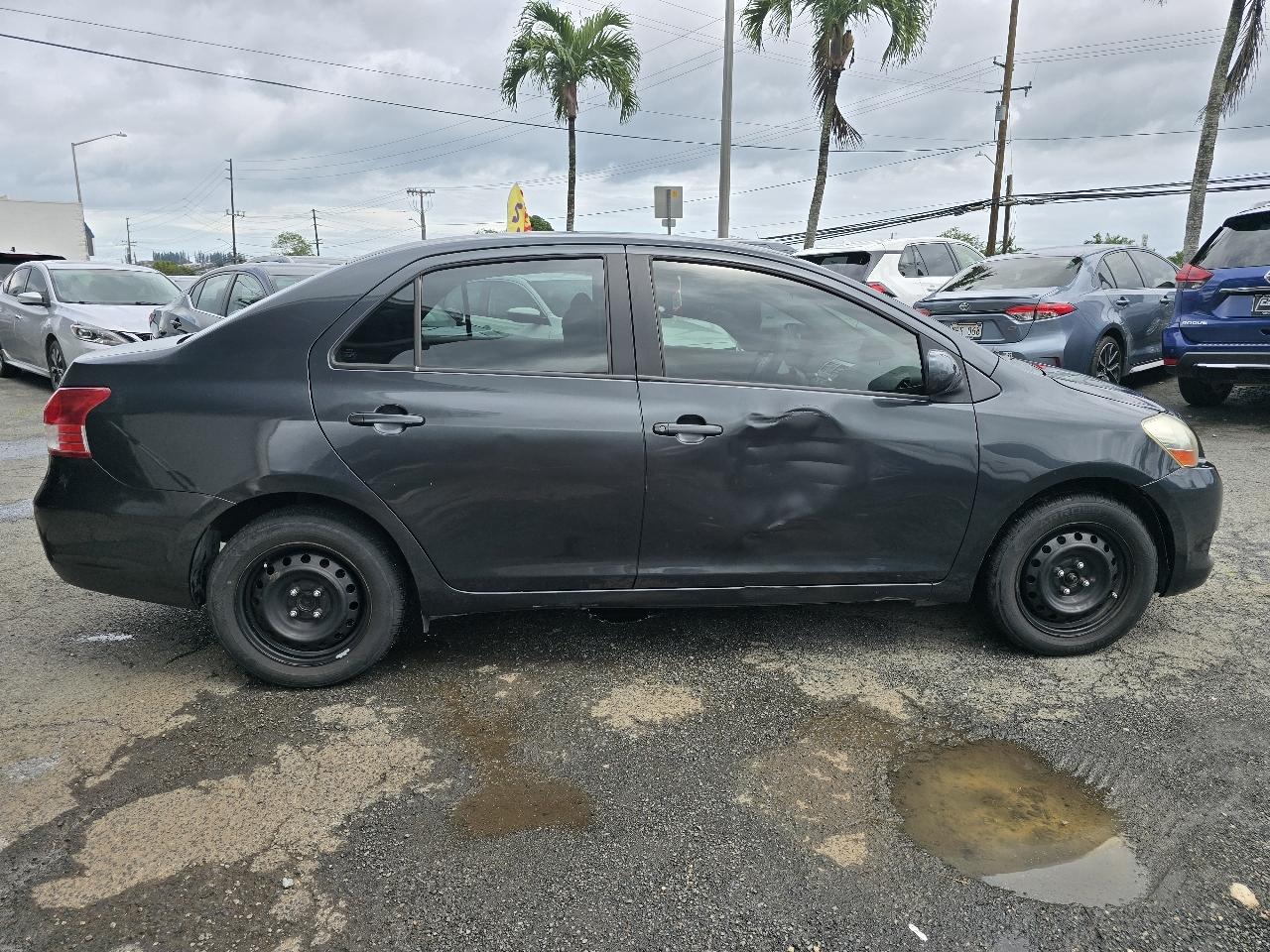 Toyota Yaris Sedan 4-Speed AT 2010