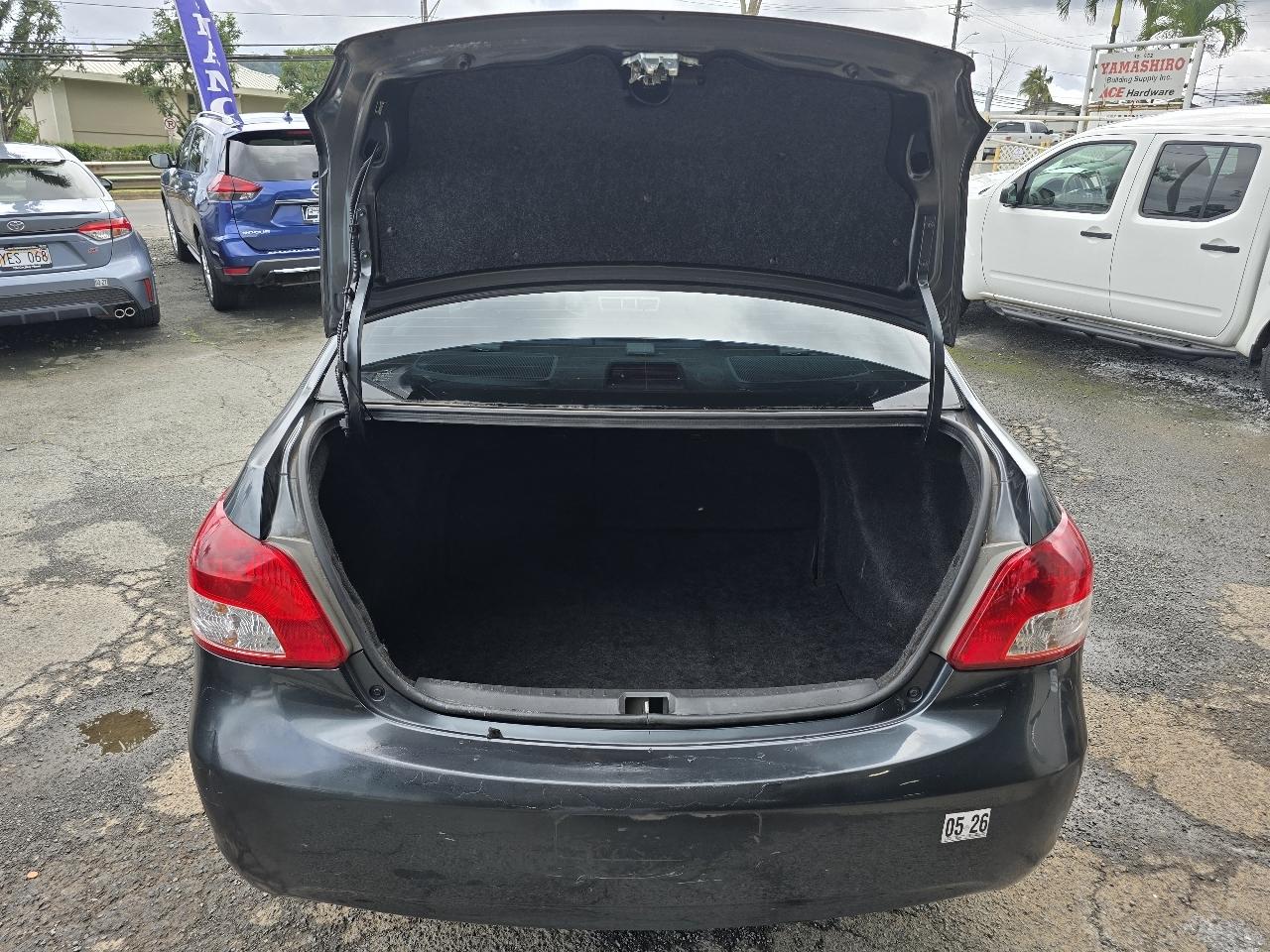 Toyota Yaris Sedan 4-Speed AT 2010