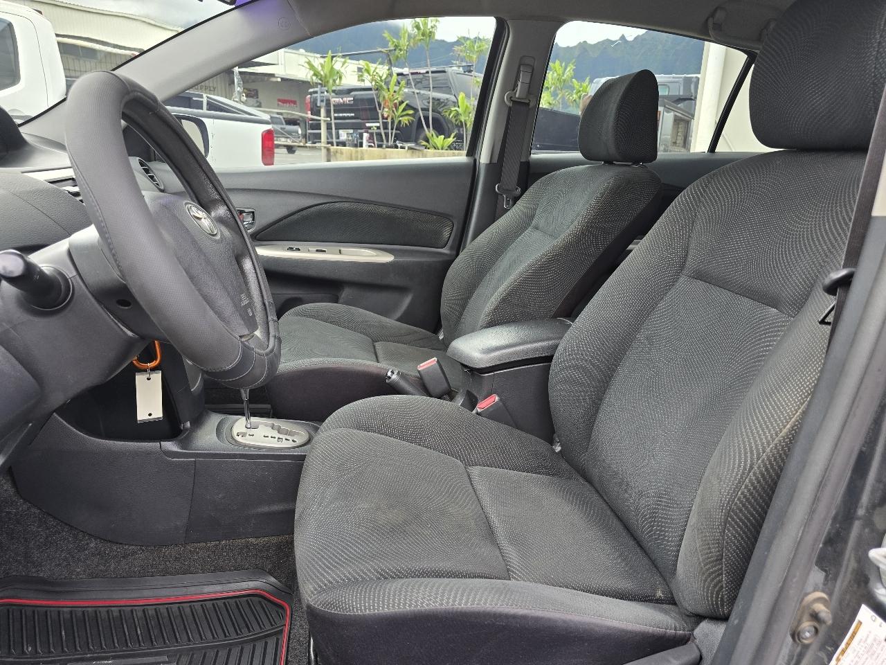 Toyota Yaris Sedan 4-Speed AT 2010