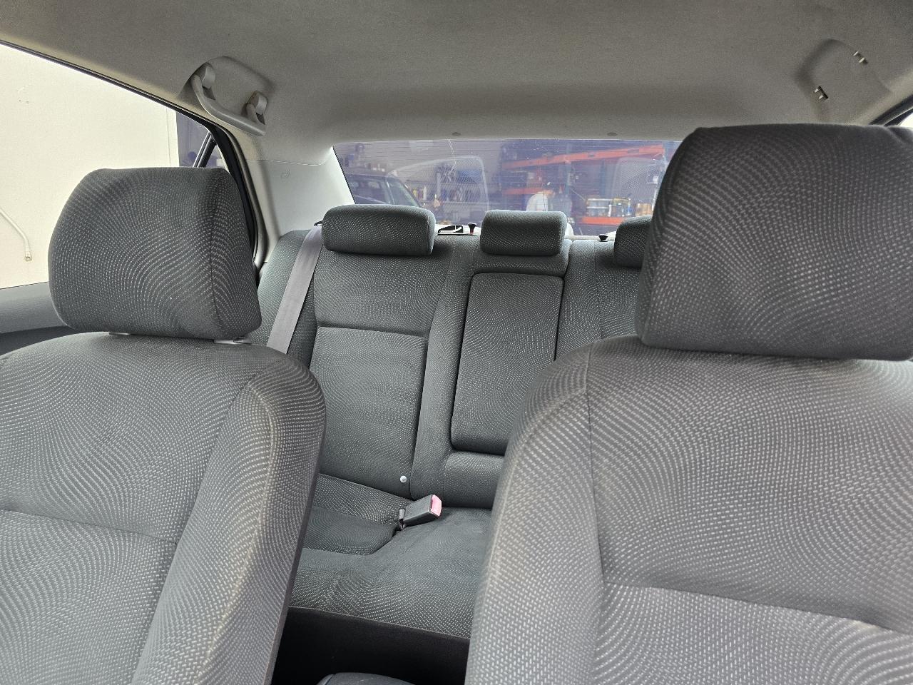 Toyota Yaris Sedan 4-Speed AT 2010