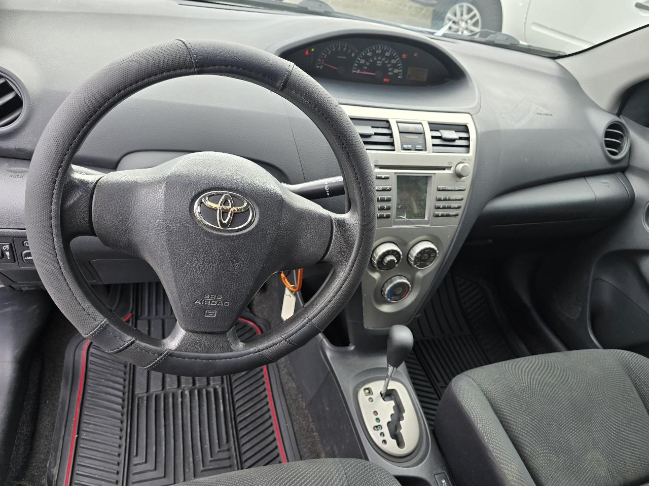 Toyota Yaris Sedan 4-Speed AT 2010