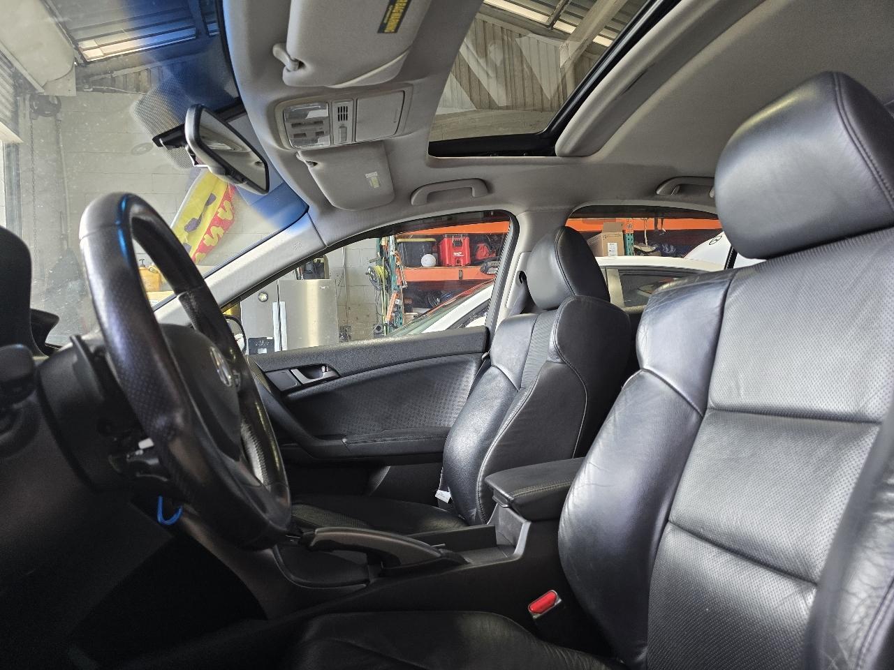 Acura TSX V6 5-Speed AT with Tech Package 2010