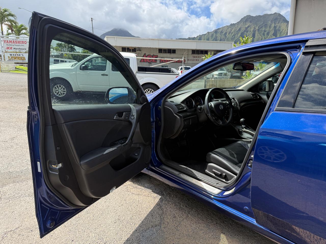 Acura TSX V6 5-Speed AT with Tech Package 2010