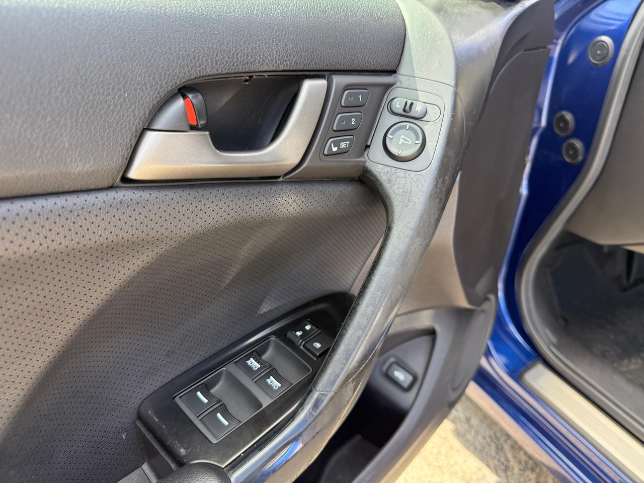 Acura TSX V6 5-Speed AT with Tech Package 2010