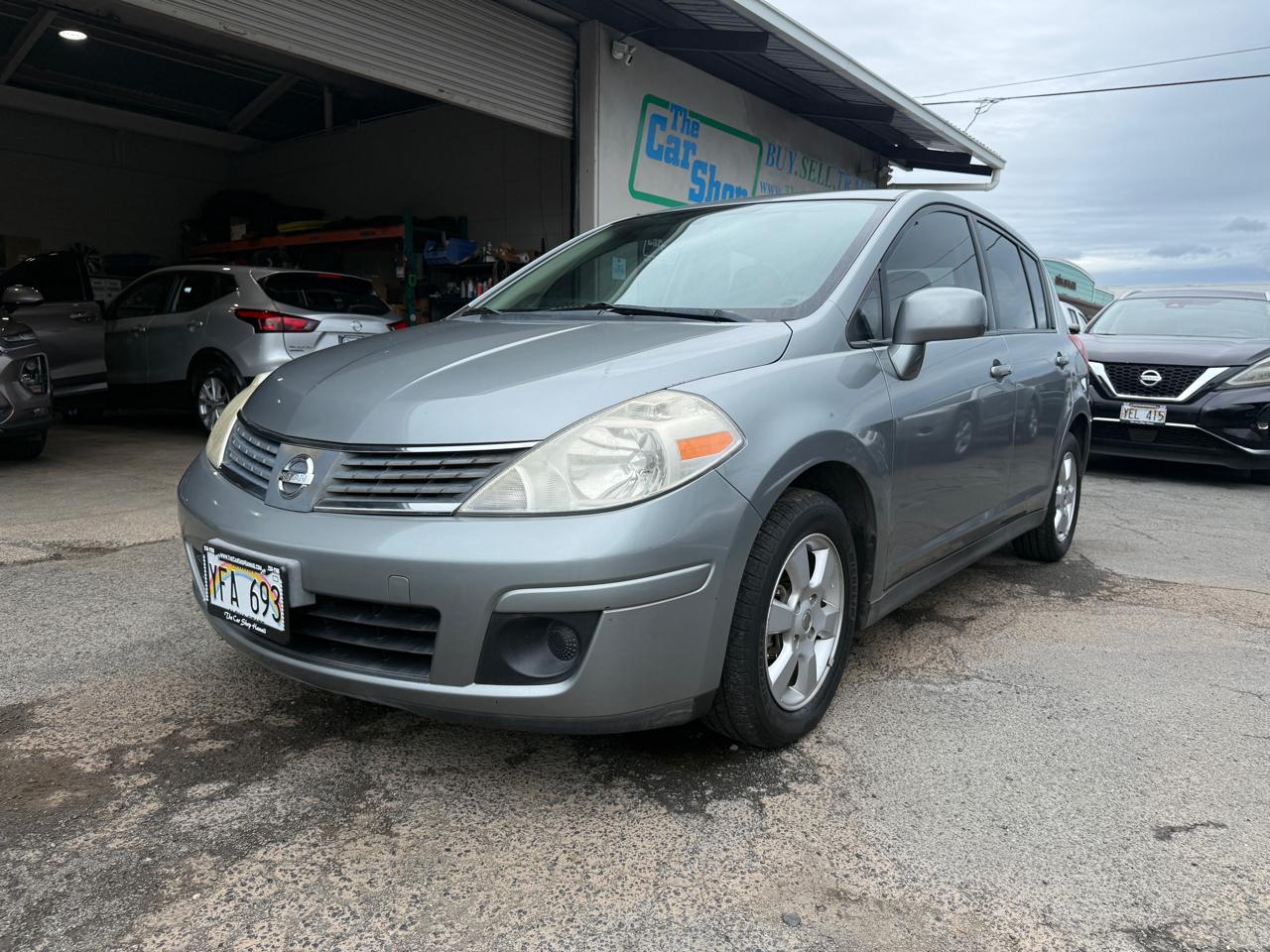 Nissan Versa 1.8 SL Hatchback 2009