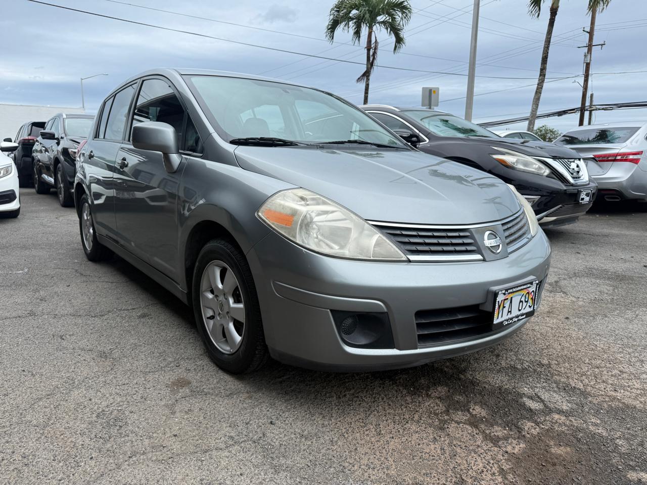 Nissan Versa 1.8 SL Hatchback 2009