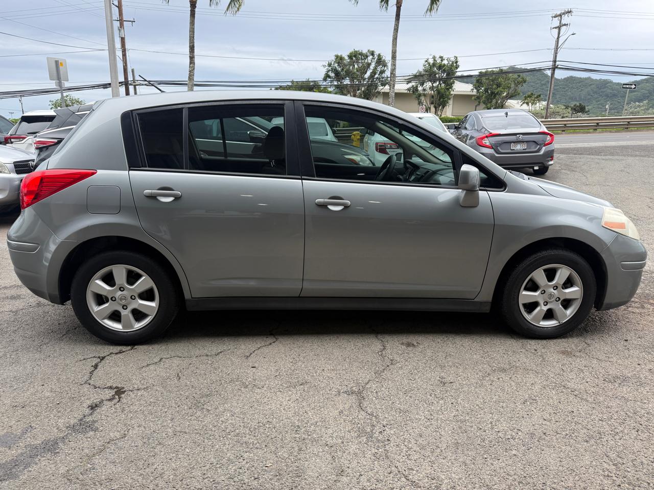 Nissan Versa 1.8 SL Hatchback 2009