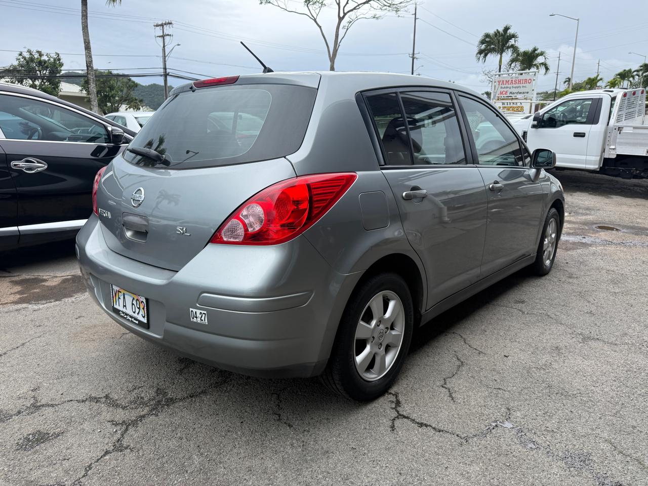 Nissan Versa 1.8 SL Hatchback 2009
