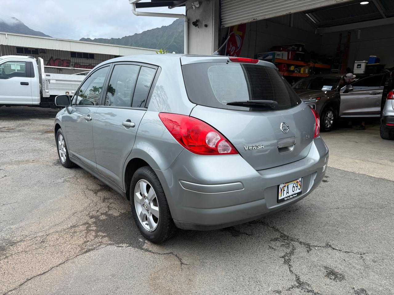 Nissan Versa 1.8 SL Hatchback 2009