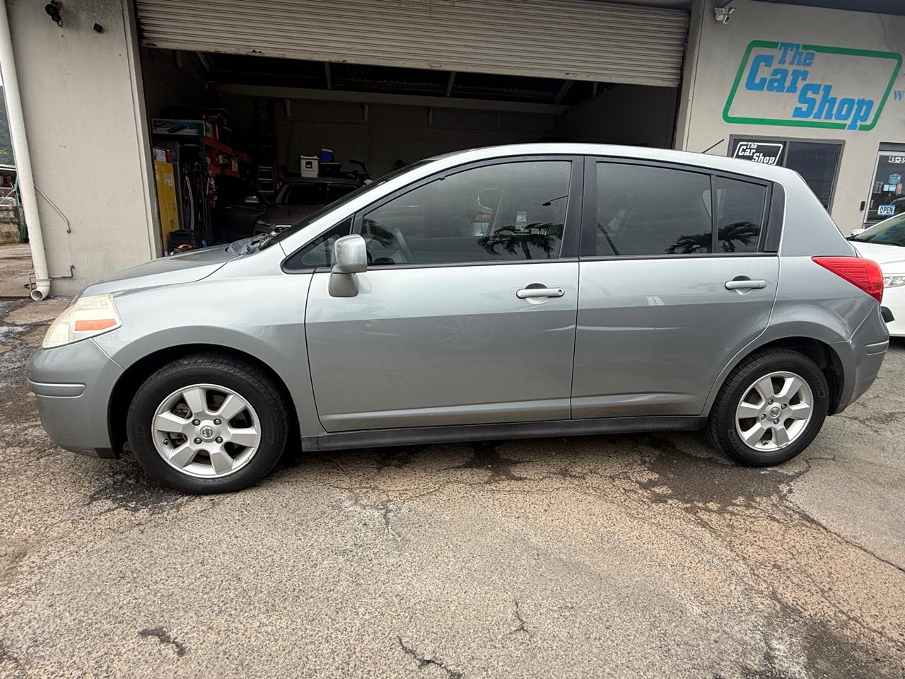 Nissan Versa 1.8 SL Hatchback 2009