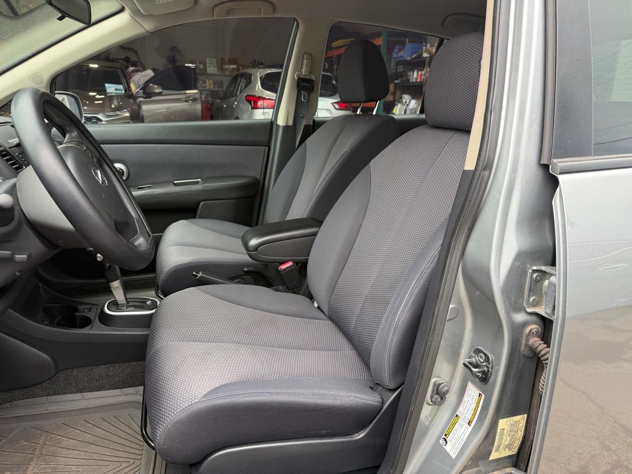 Nissan Versa 1.8 SL Hatchback 2009