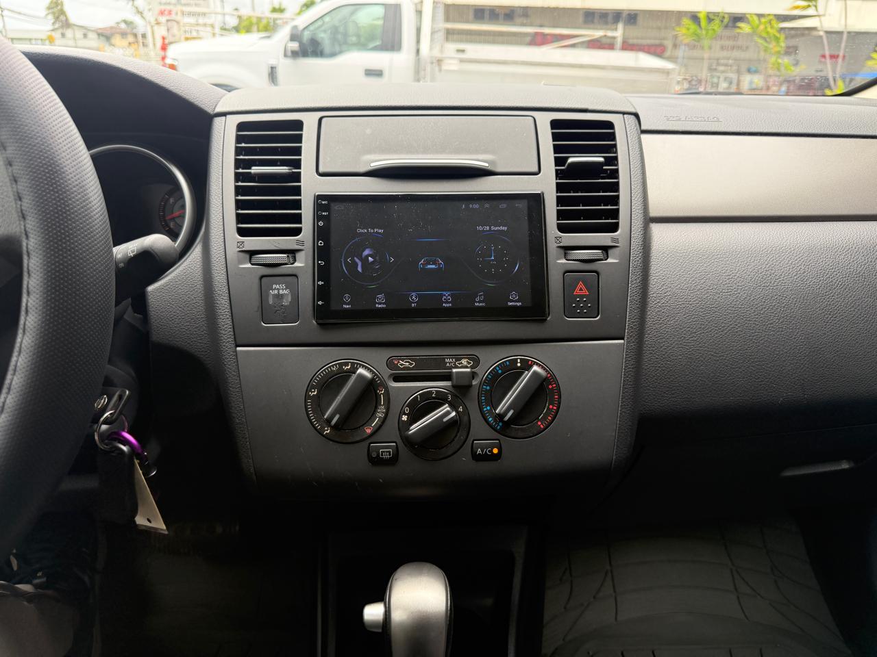 Nissan Versa 1.8 SL Hatchback 2009