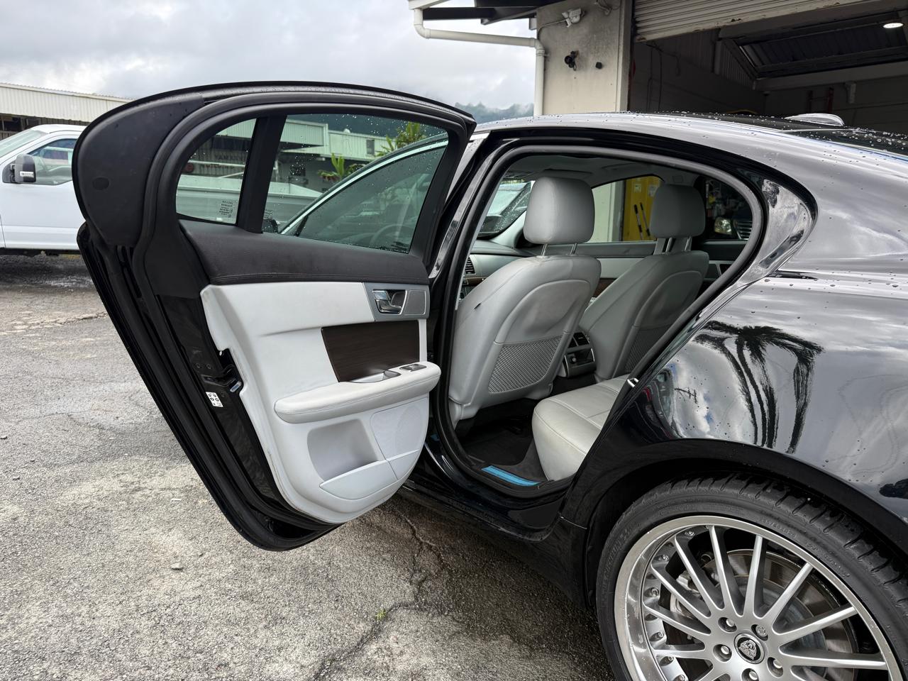 Jaguar XF-Series XF 2012