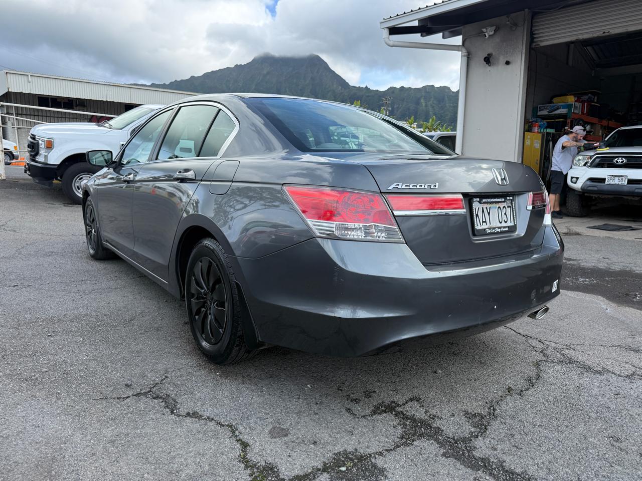Honda Accord LX sedan AT 2012