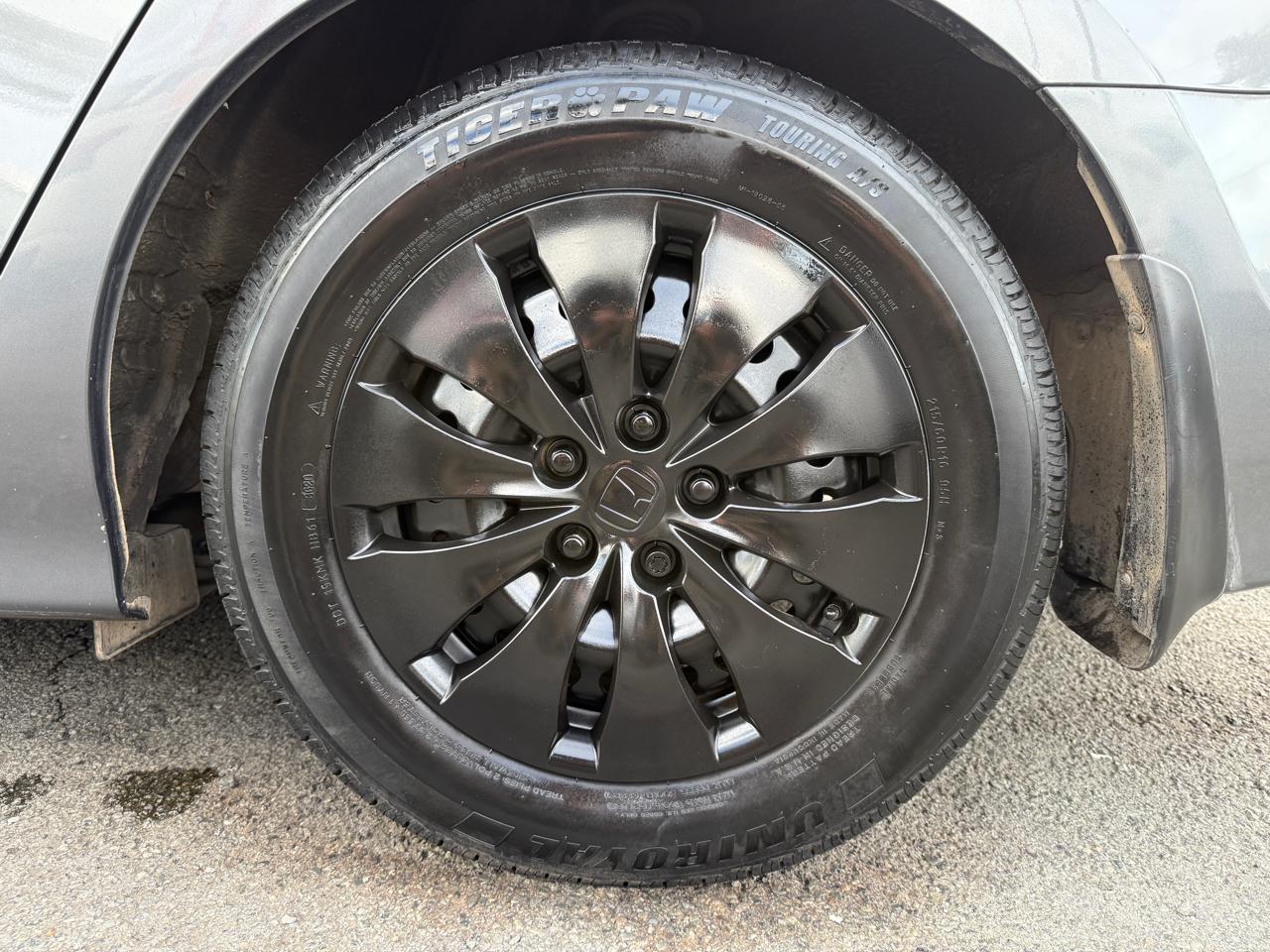 Honda Accord LX sedan AT 2012