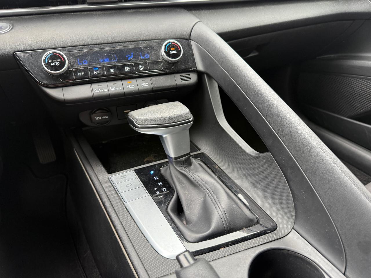 Hyundai Elantra SEL 2021