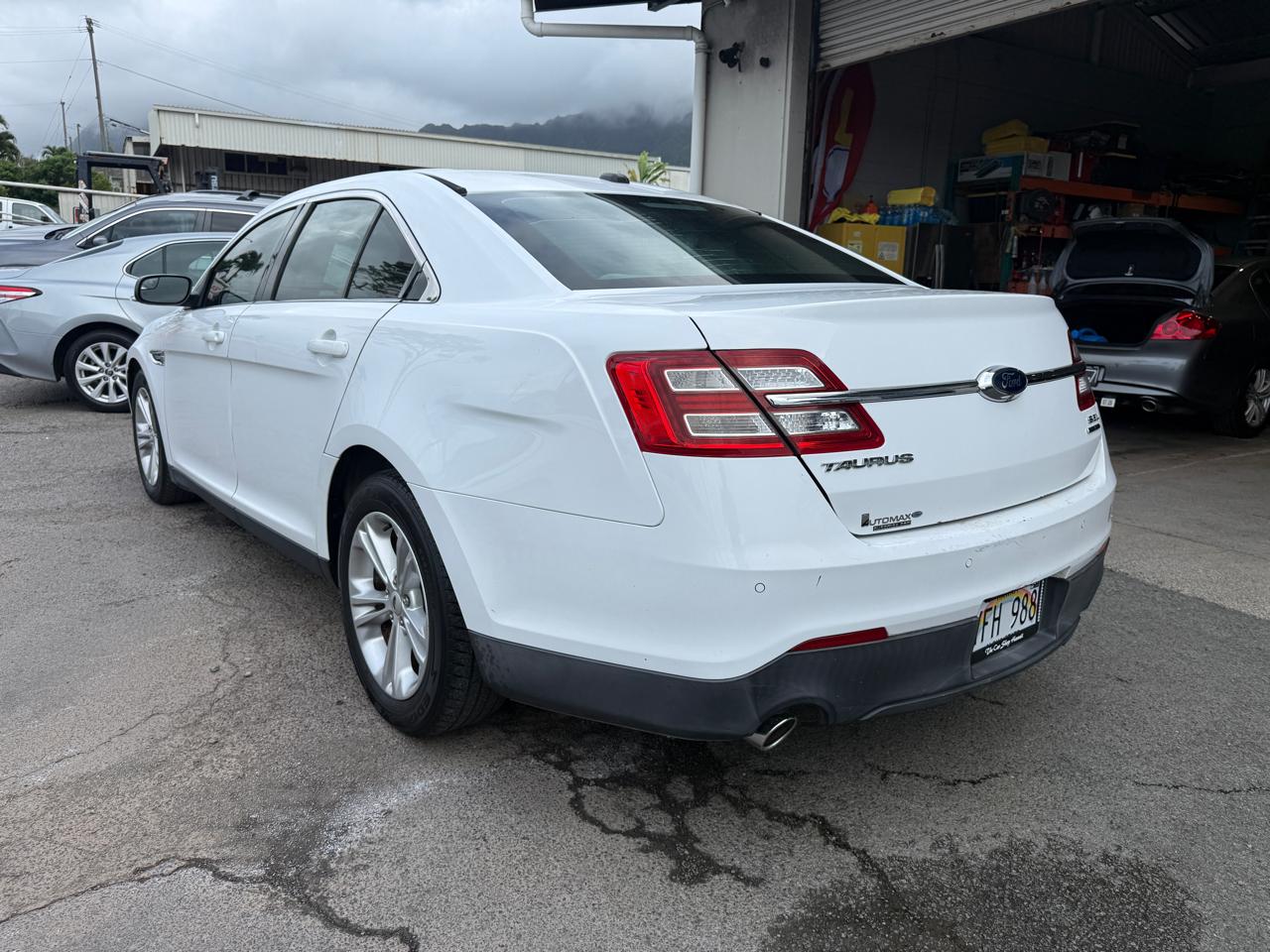 Ford Taurus SEL FWD 2014