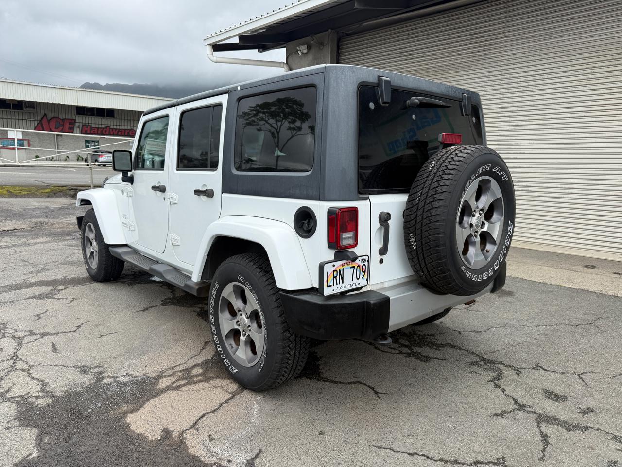 Jeep Wrangler Unlimited Sahara 4WD 2017