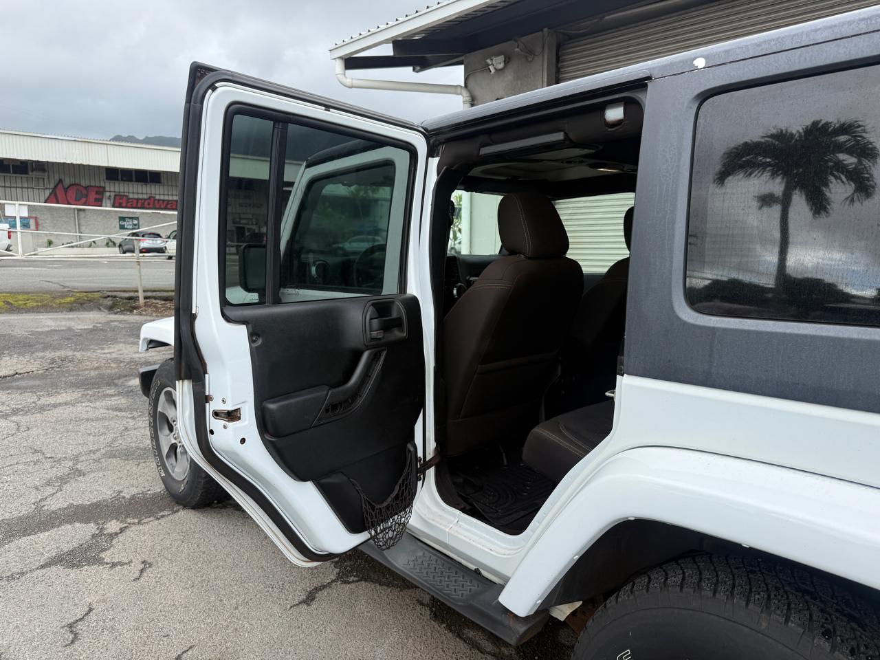 Jeep Wrangler Unlimited Sahara 4WD 2017