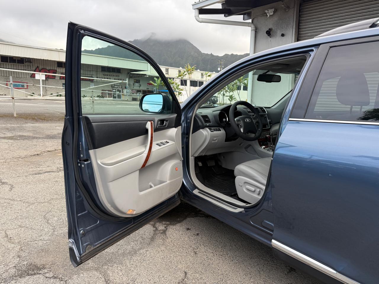 Toyota Highlander Limited 2013