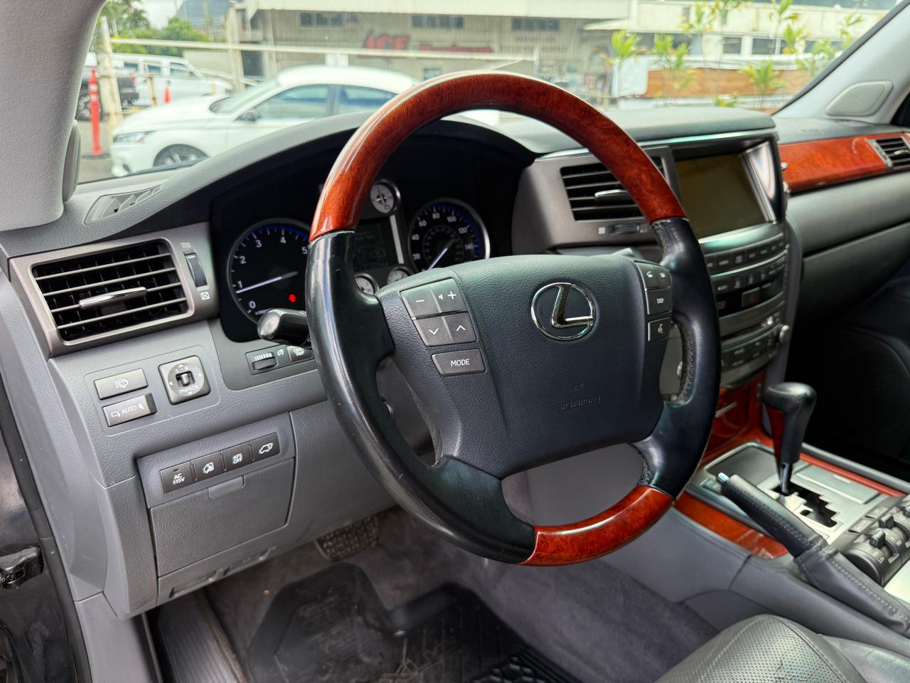Lexus LX 570 Sport Utility 2008