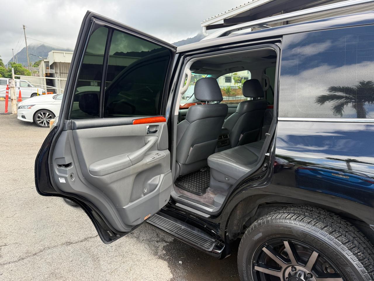 Lexus LX 570 Sport Utility 2008