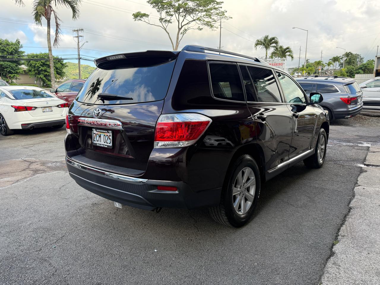 Toyota Highlander Plus 4D SUV FWD 2013