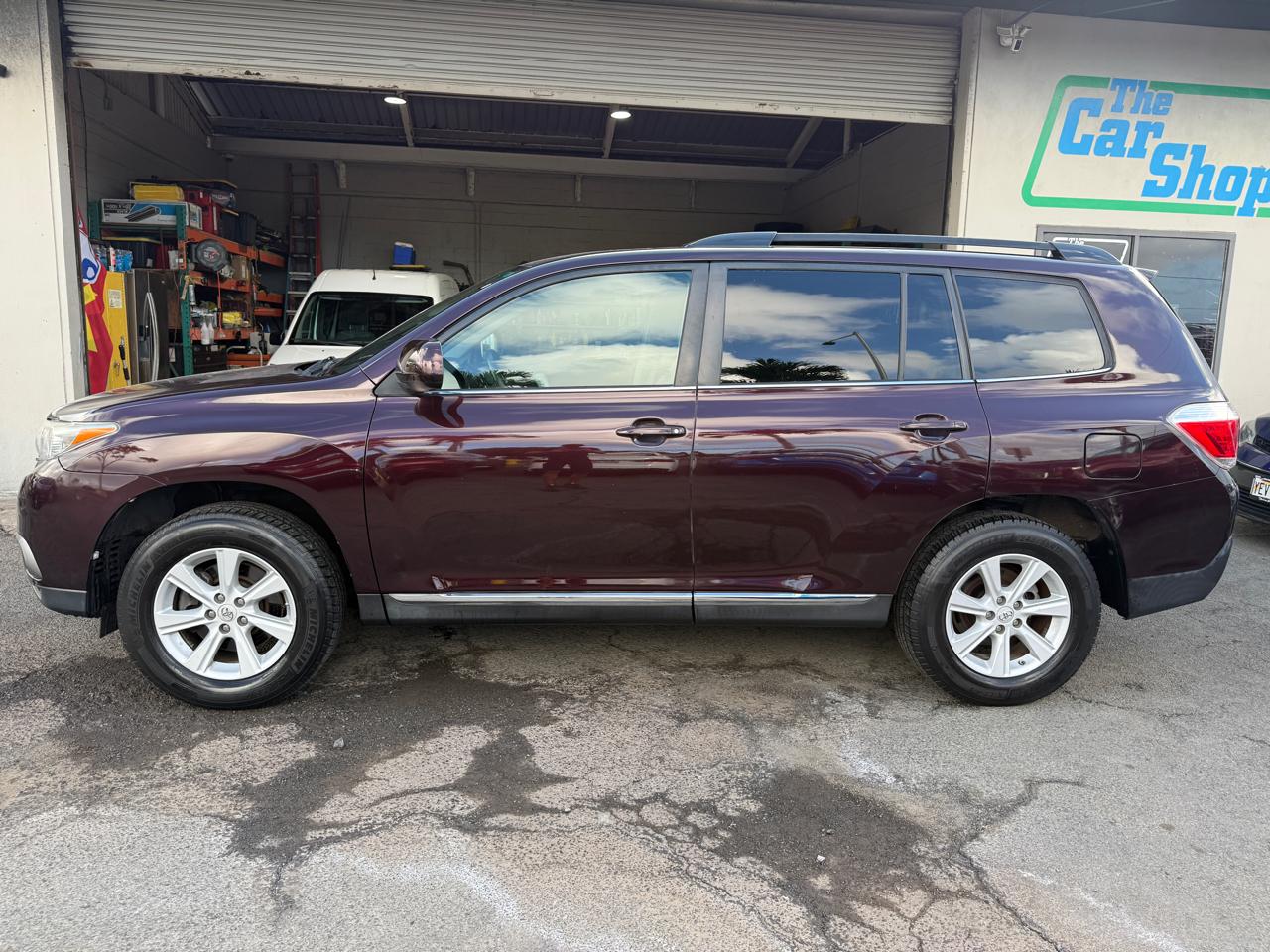 Toyota Highlander Plus 4D SUV FWD 2013