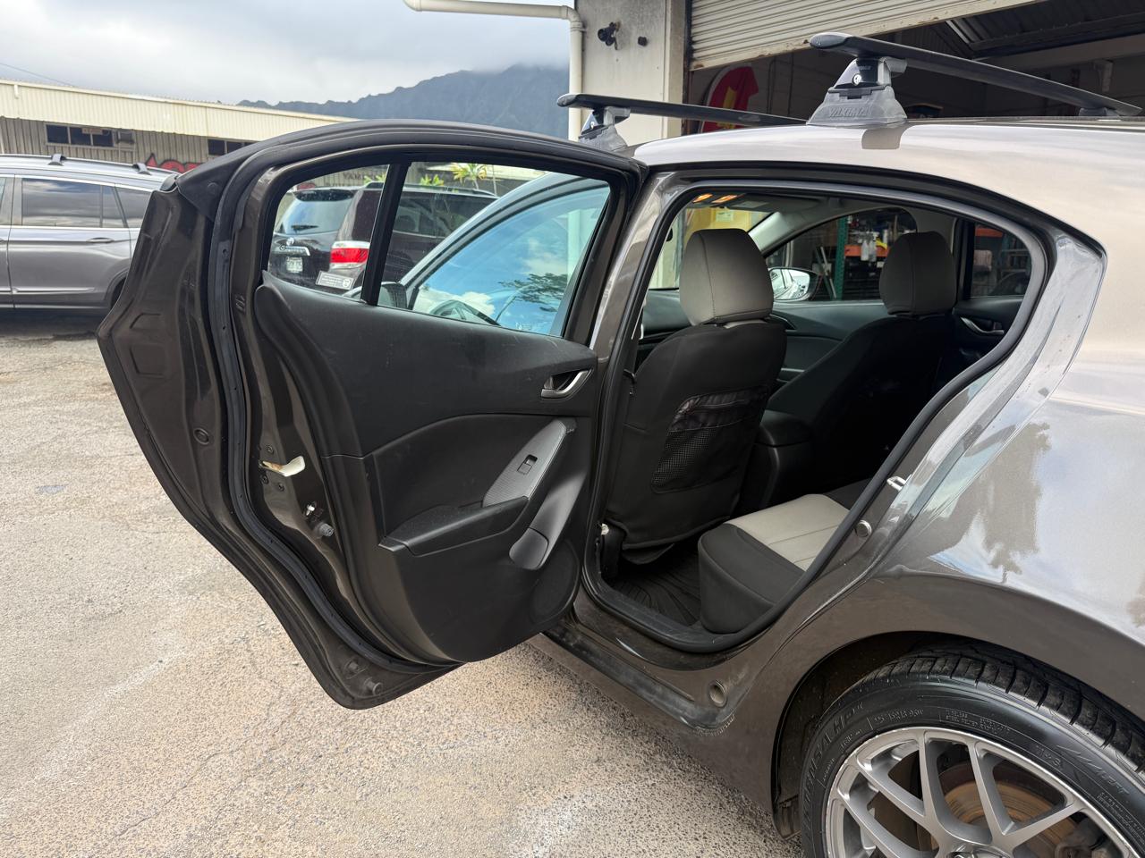 Mazda MAZDA3 i Sport AT 5-Door 2015