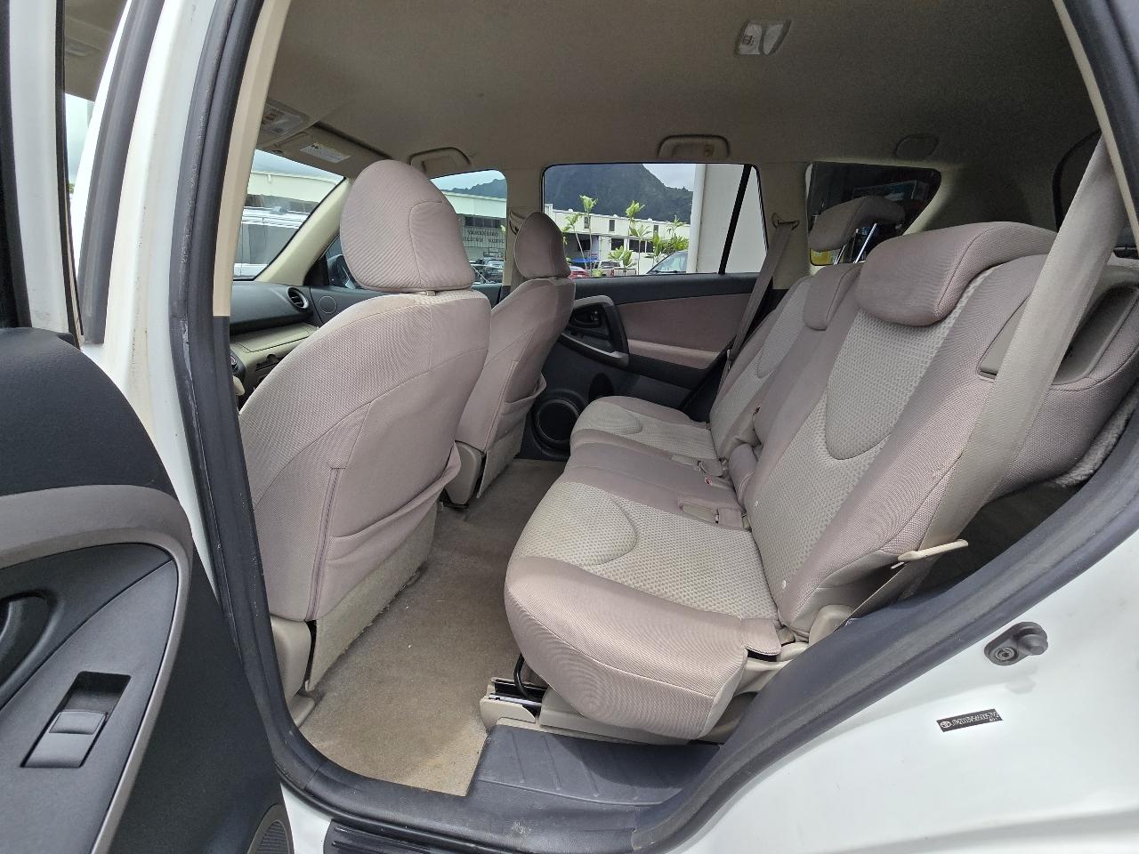Toyota RAV4 Base I4 2WD 2006