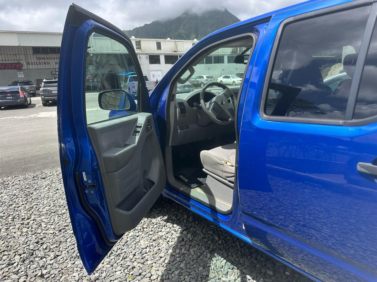 Nissan Frontier S Crew Cab 5AT 2WD 2015
