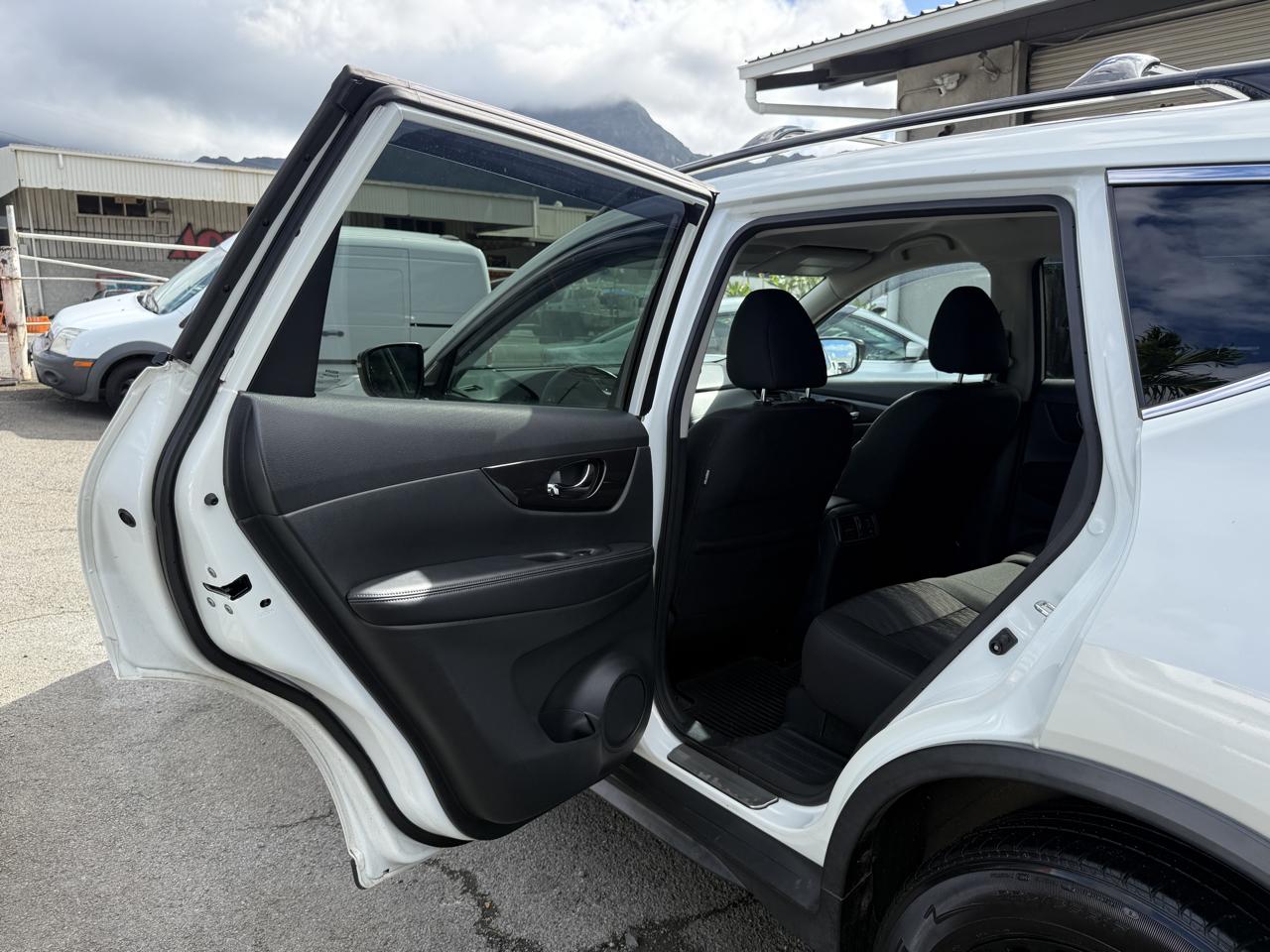 Nissan Rogue SV FWD 2018