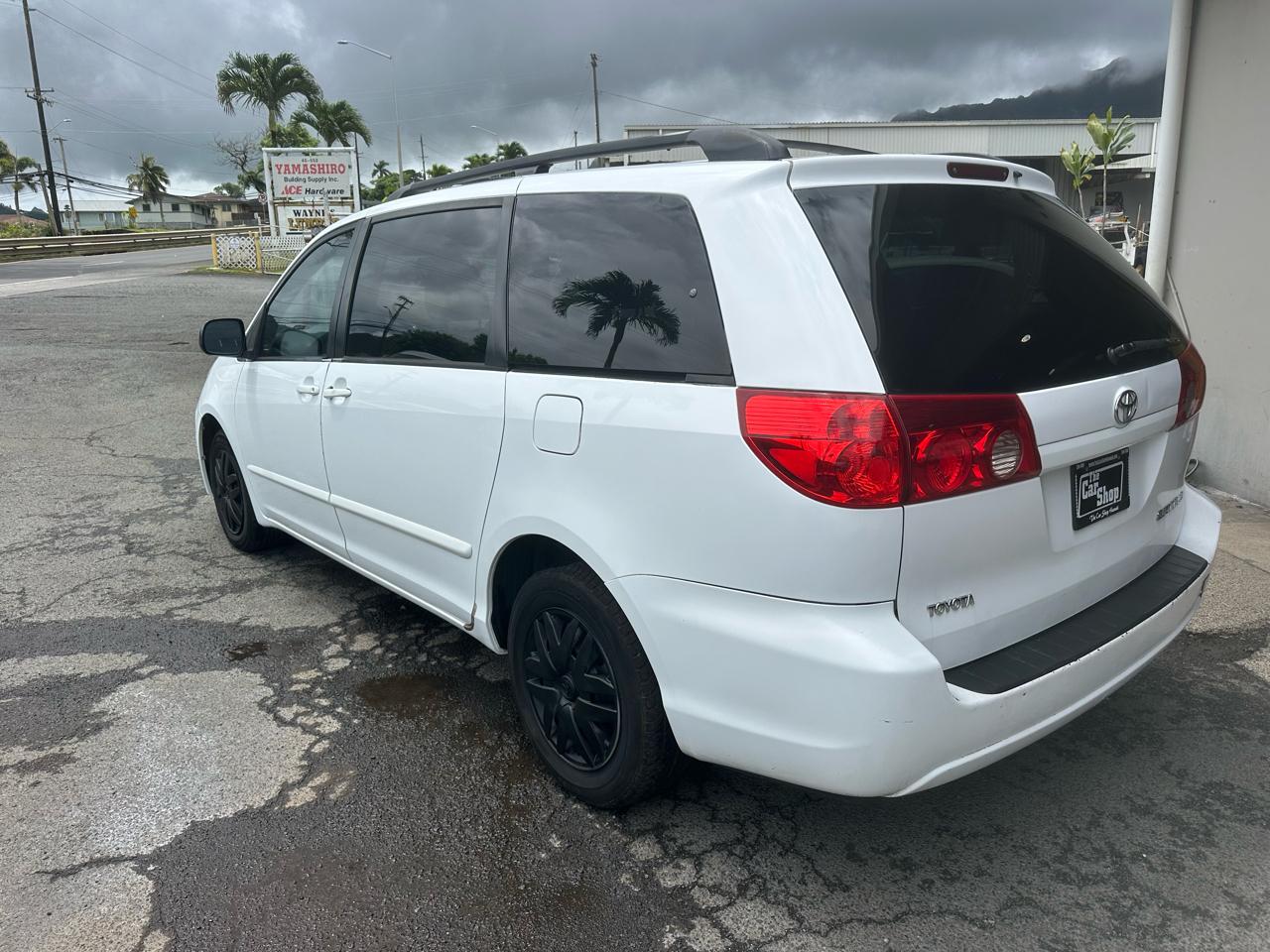 Toyota Sienna CE FWD 7 Passenger 2010