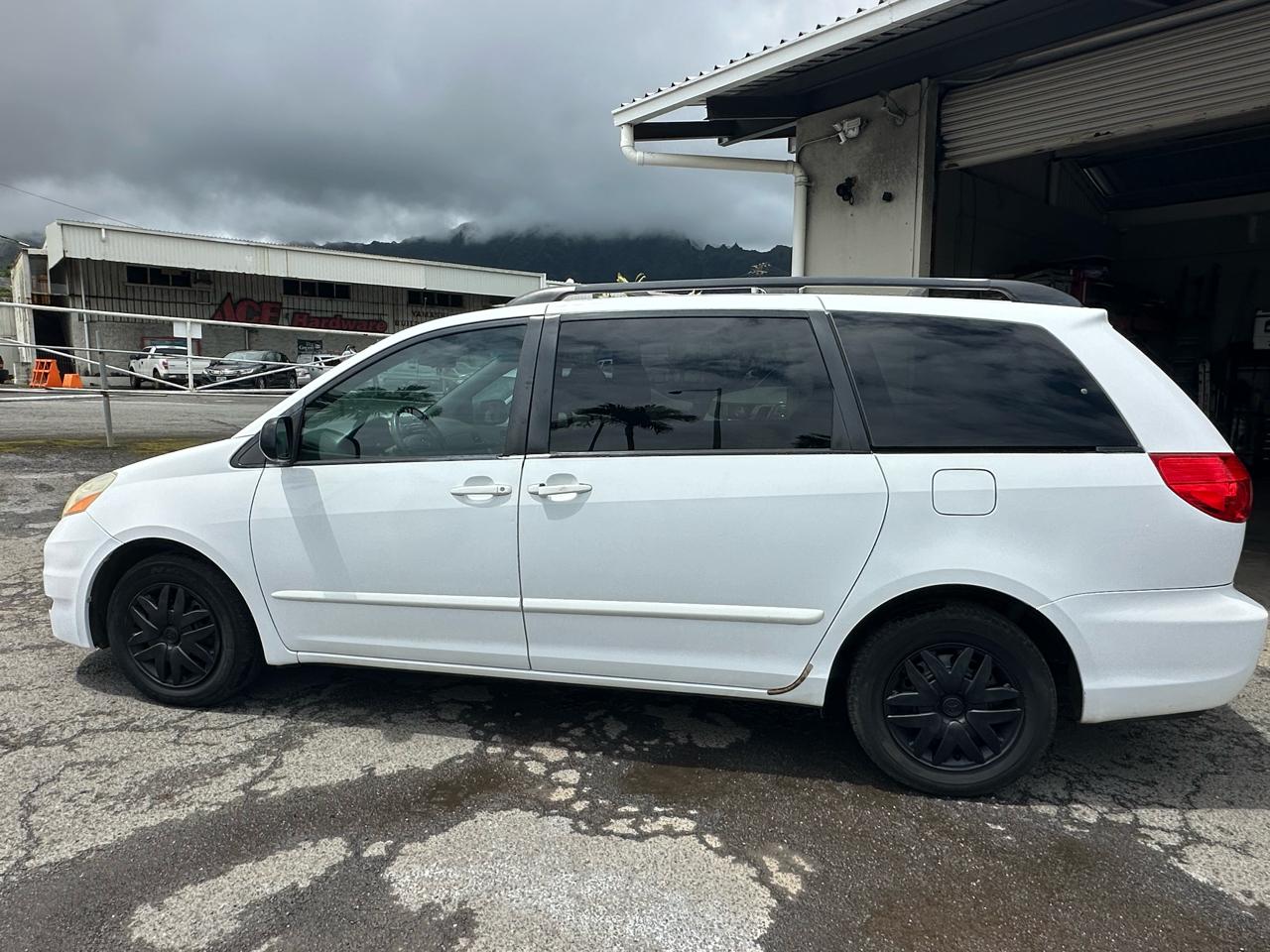 Toyota Sienna CE FWD 7 Passenger 2010