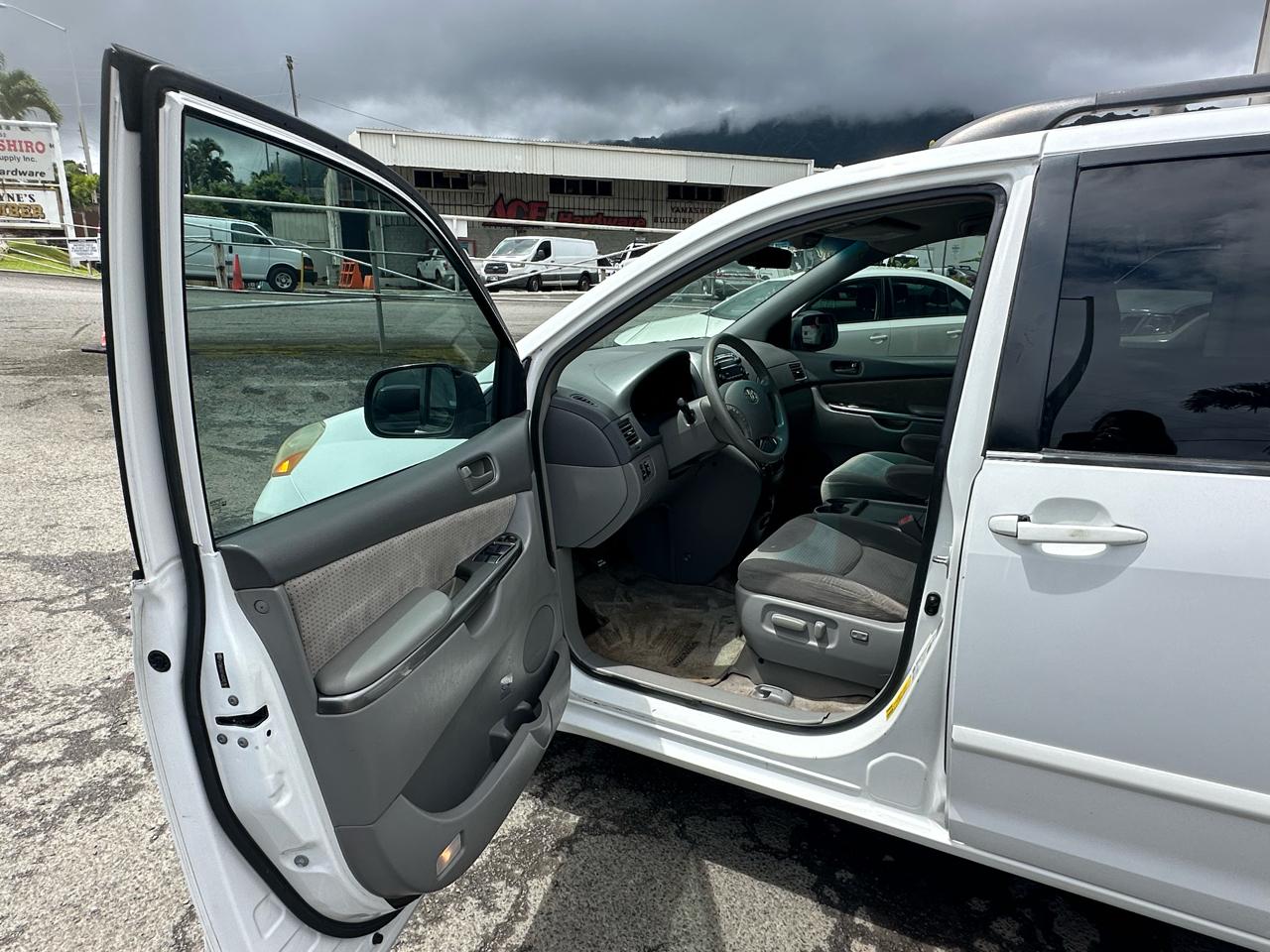 Toyota Sienna CE FWD 7 Passenger 2010