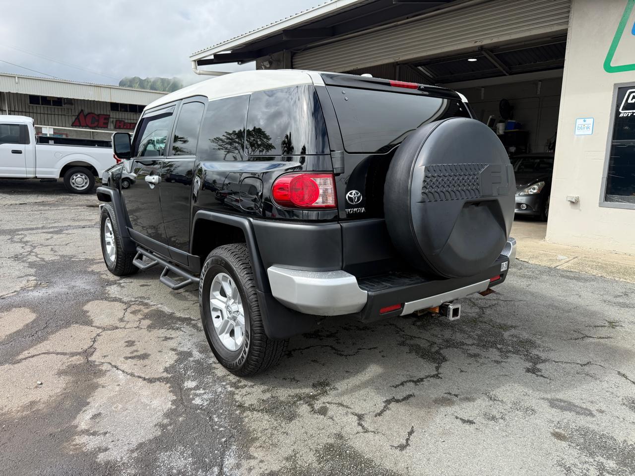 Toyota FJ Cruiser 4WD AT 2011