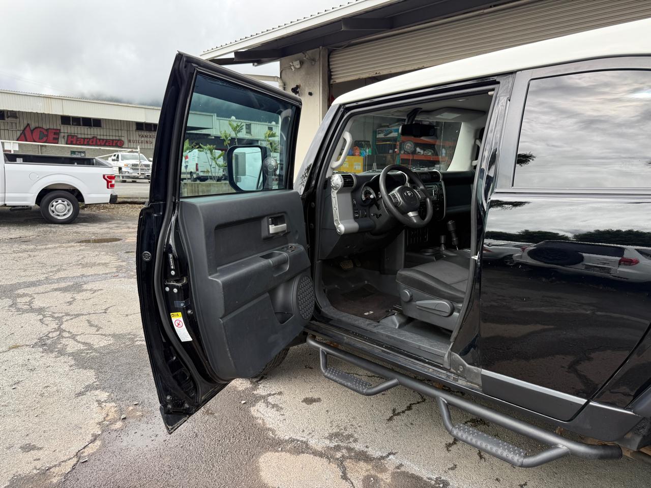 Toyota FJ Cruiser 4WD AT 2011