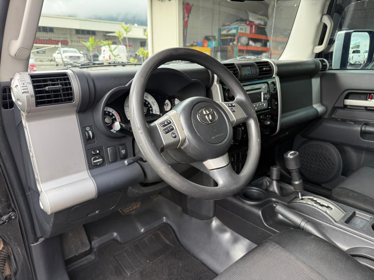 Toyota FJ Cruiser 4WD AT 2011