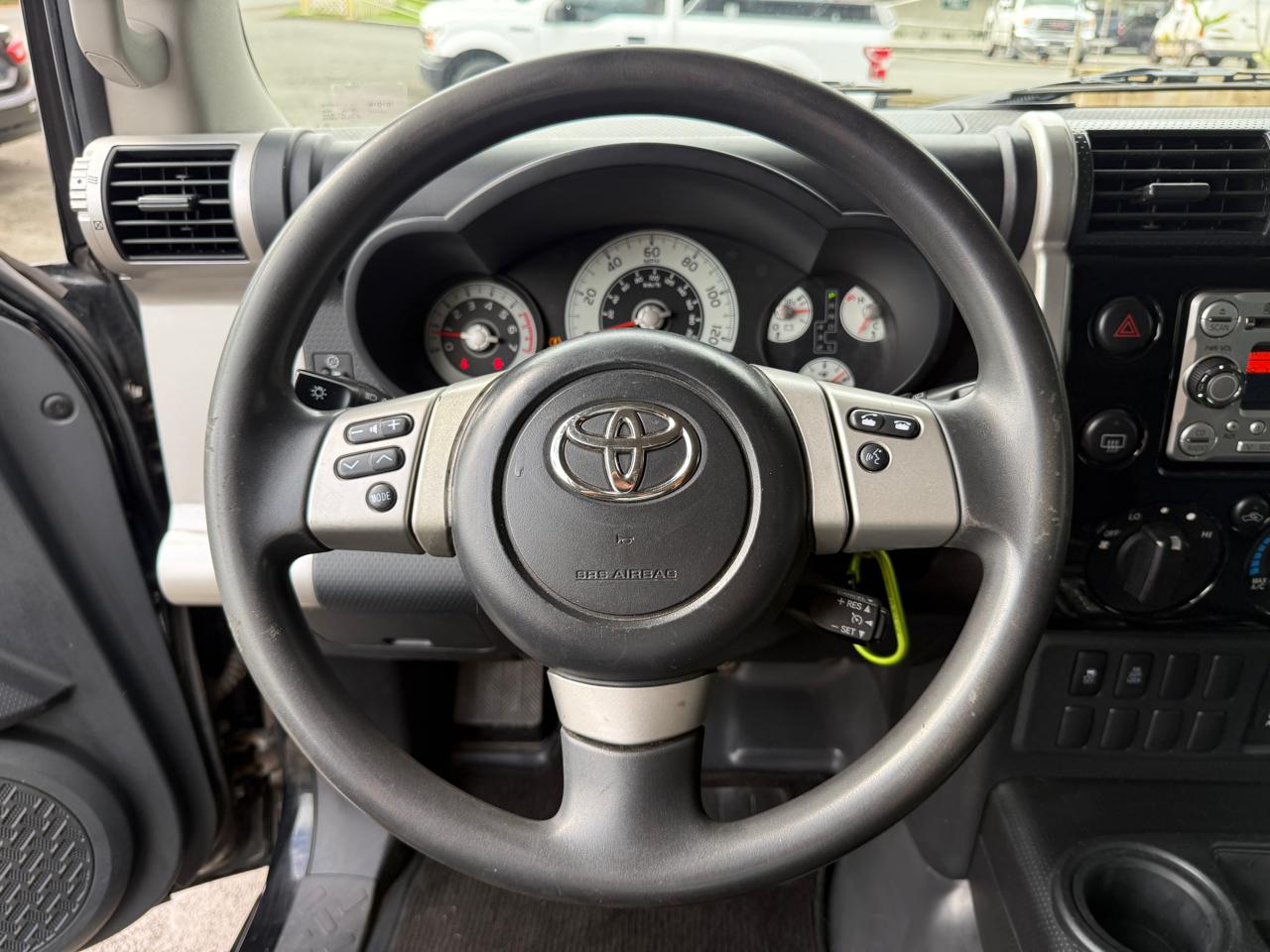 Toyota FJ Cruiser 4WD AT 2011
