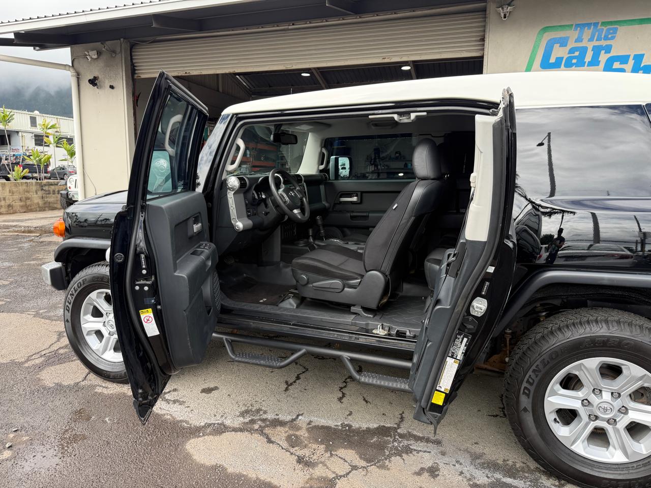 Toyota FJ Cruiser 4WD AT 2011