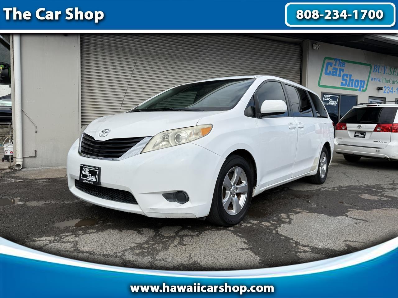 Toyota Sienna LE 8-Pass V6 2011